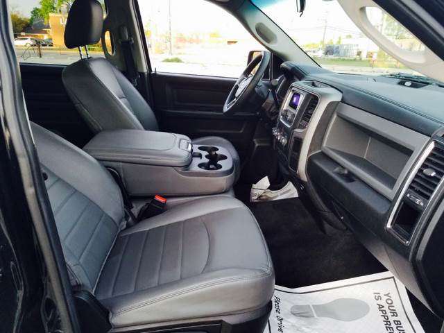 2014 RAM Ram Pickup 1500 4x4 Express 4dr Crew Cab 5.5 ft. SB Pickup